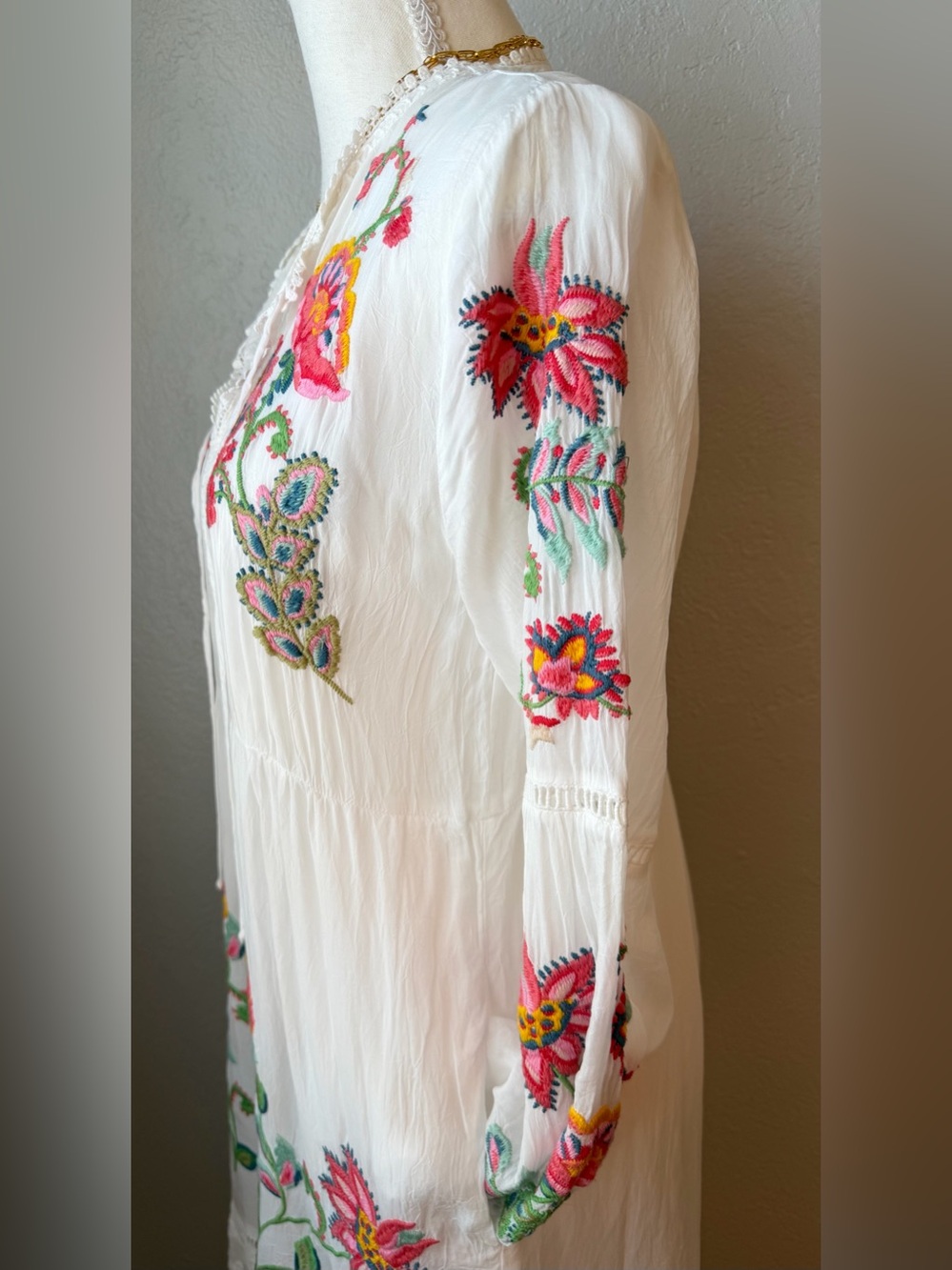 NWT. Johnny Was  White Embroidered Floral Boho Dress Size Small - Picture 4 of 15